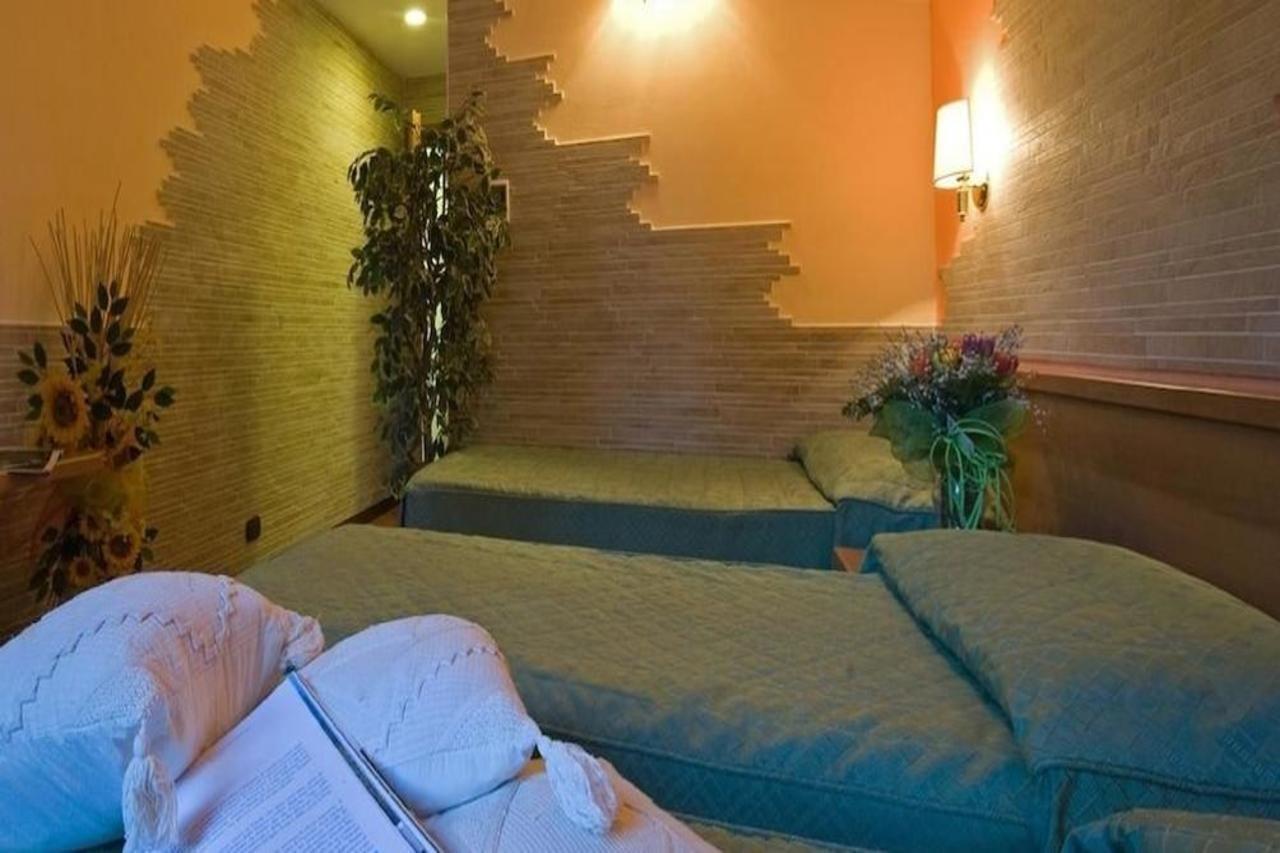 Hotel Ristorante Tre Leoni Σόμα Λομπάρντο Εξωτερικό φωτογραφία