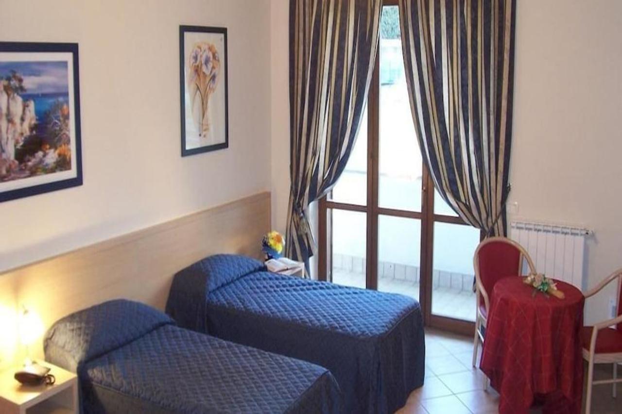 Hotel Ristorante Tre Leoni Σόμα Λομπάρντο Εξωτερικό φωτογραφία