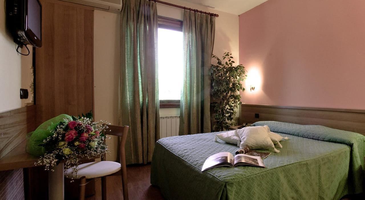 Hotel Ristorante Tre Leoni Σόμα Λομπάρντο Εξωτερικό φωτογραφία