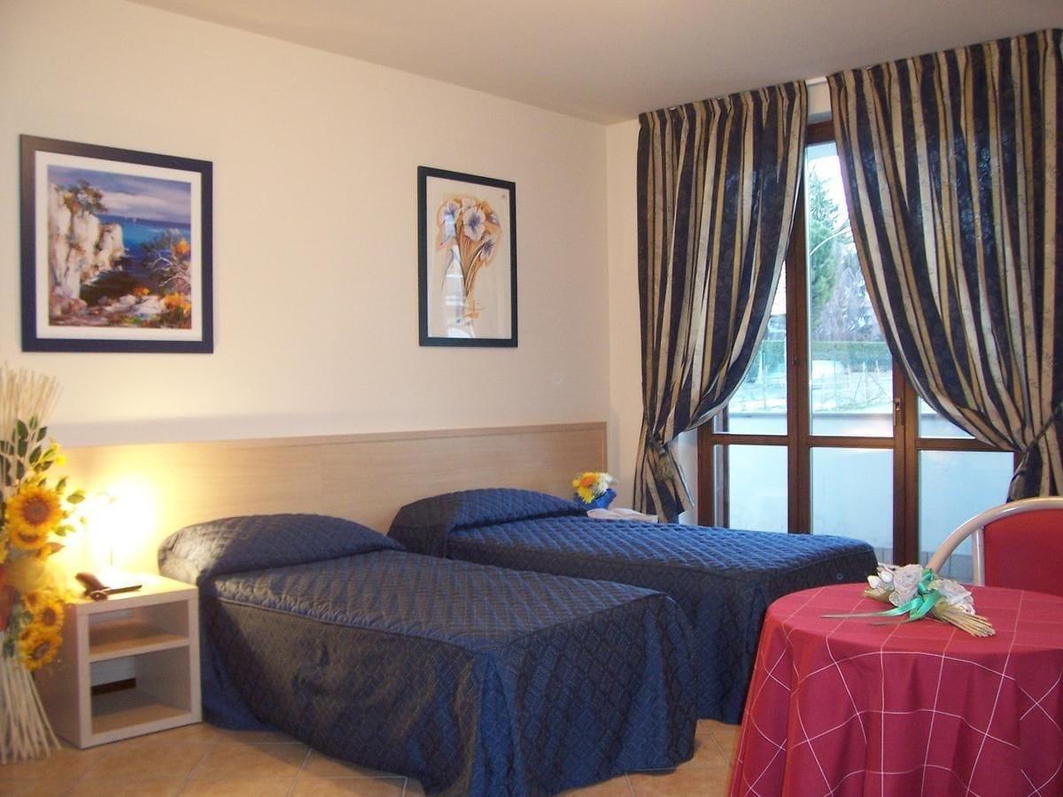 Hotel Ristorante Tre Leoni Σόμα Λομπάρντο Εξωτερικό φωτογραφία