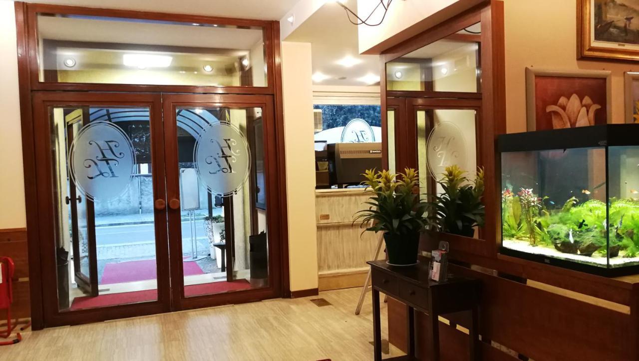 Hotel Ristorante Tre Leoni Σόμα Λομπάρντο Εξωτερικό φωτογραφία